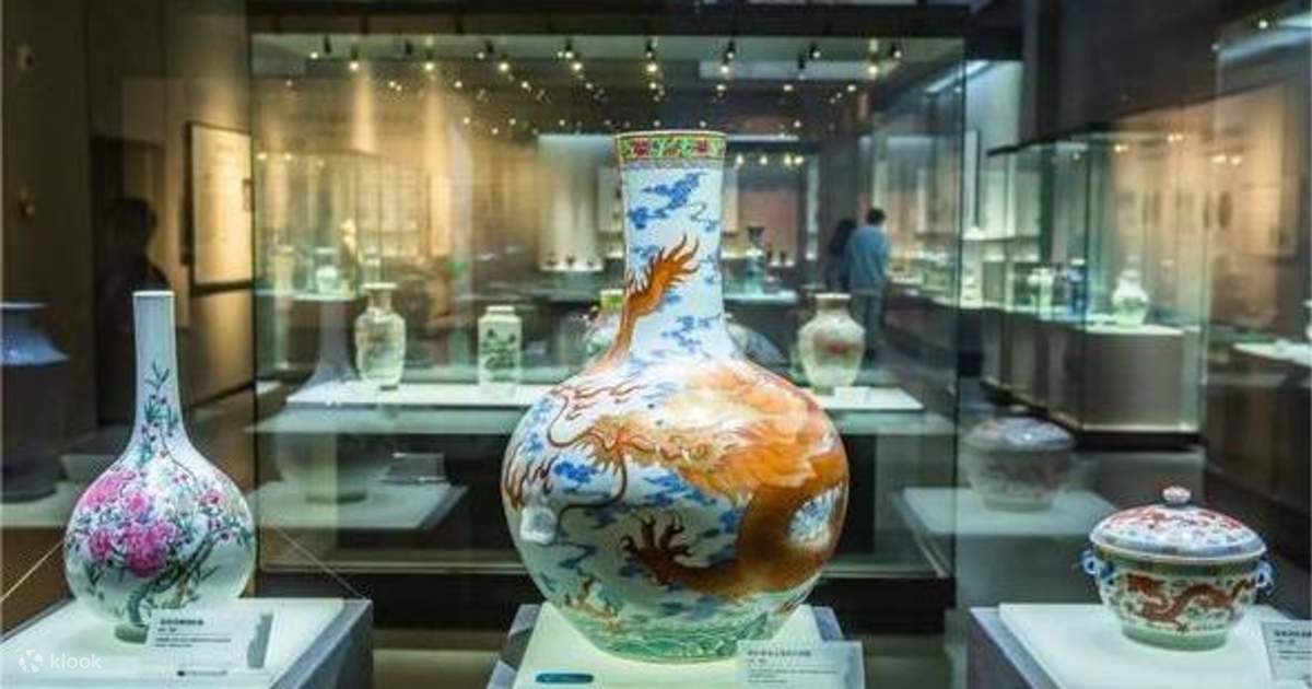 jingdezhen-private-day-tour-china-ceramics-museum-taoyangli-taoxichuan